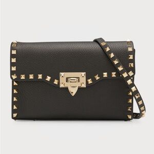 Valentino Garavani
Rockstud Medium Shoulder Bag